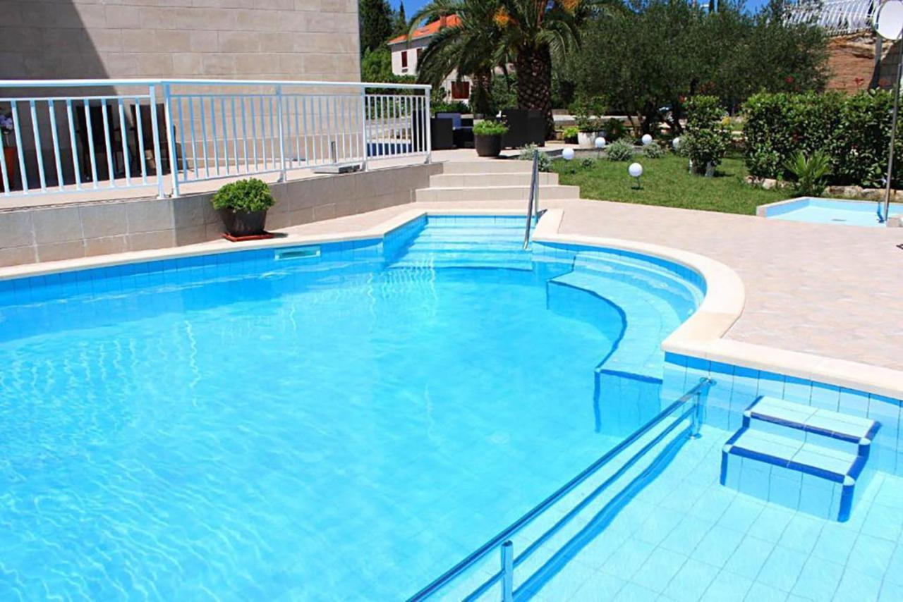 Apartments Grand Pinea Чилипи Екстер'єр фото
