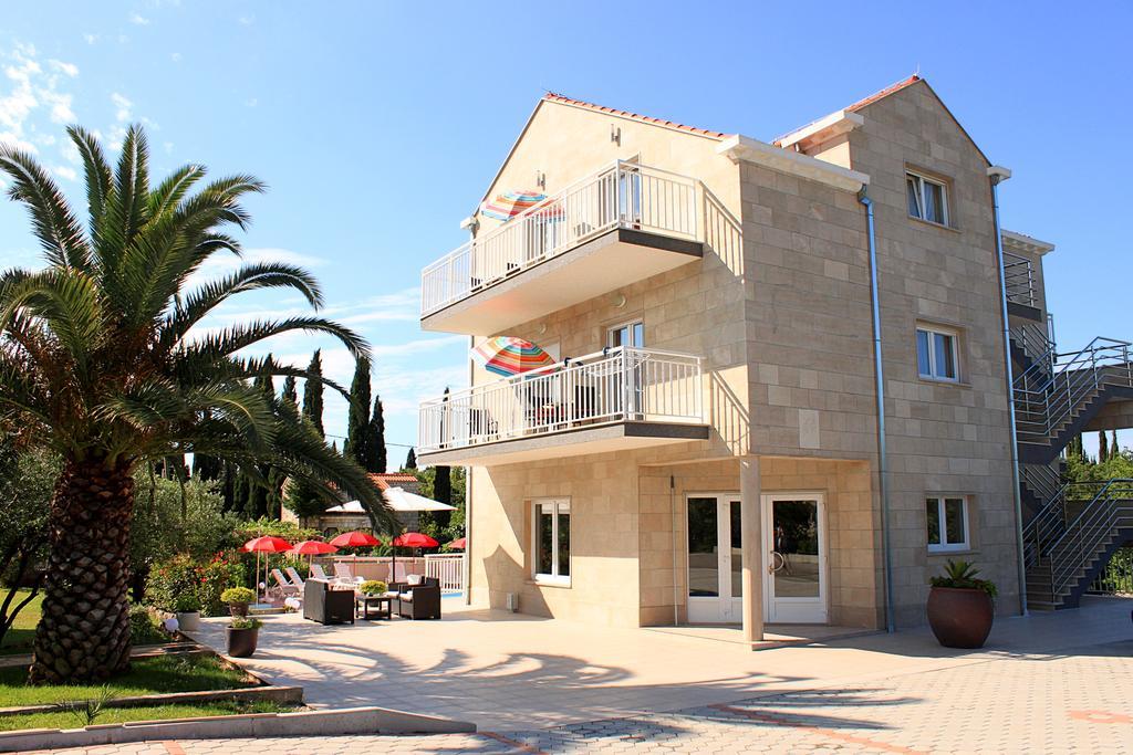 Apartments Grand Pinea Чилипи Екстер'єр фото